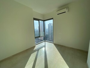 Room in 3 BHK Apartment at Piramal Mahalaxmi, Mahalaxmi – for Rent