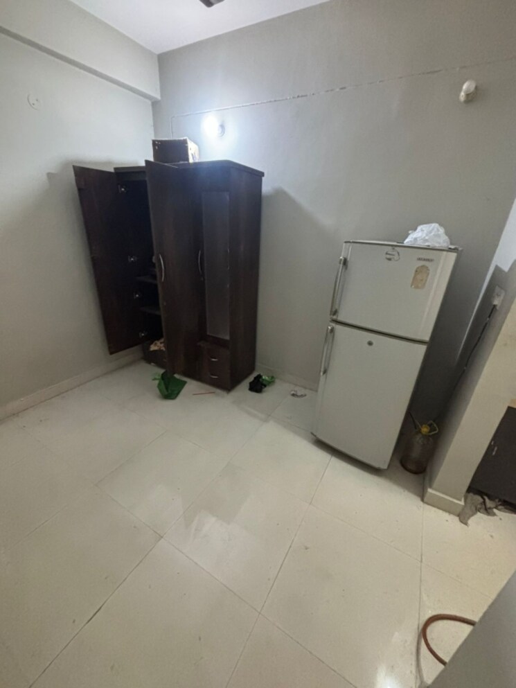 Room, kharar mohali road 1 Bedroom 470 Sq.Ft. Apartment In Kharar Mohali Road Kharar 9676716