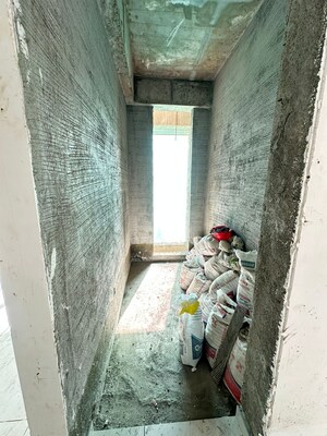  1 BHK Apartment at Aplite Sapphire, Grant Road East – for Sale