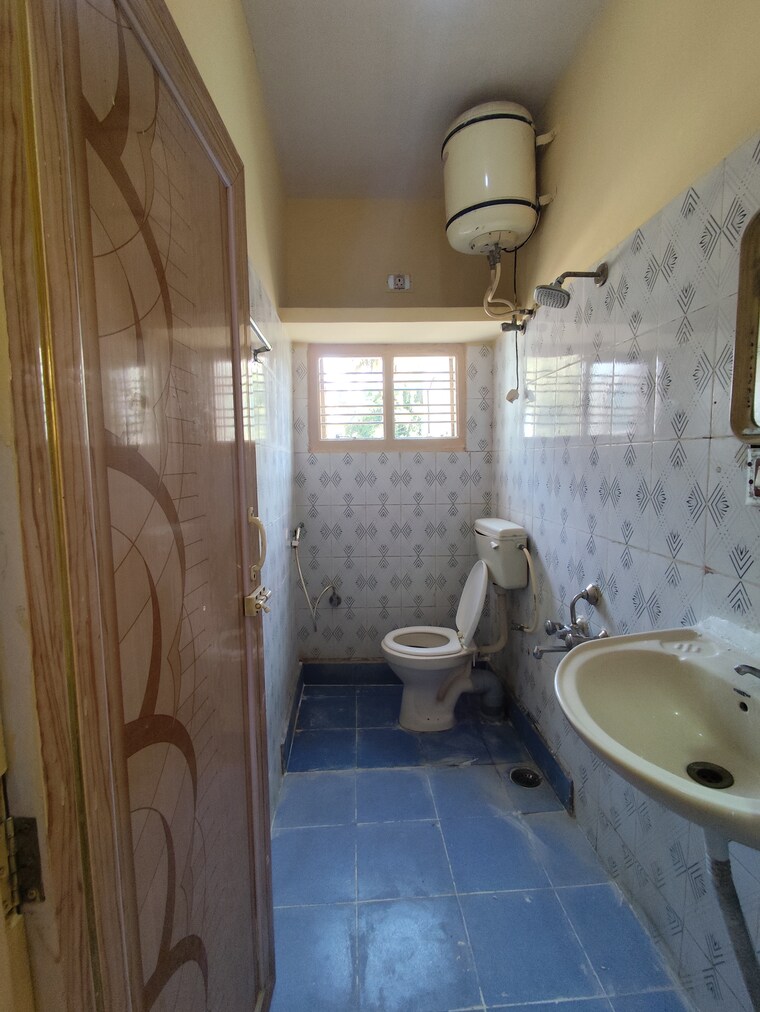 Bathroom, btm layout 2 Bedroom 800 Sq.Ft. Apartment In Btm Layout Bangalore 9676645