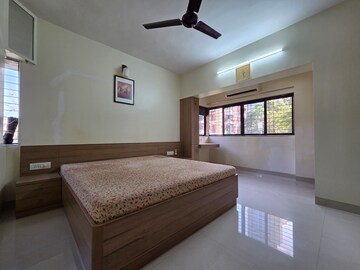 Bedroom in 2 BHK Apartment at Goregaon East – for Rent