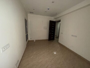 Room in 2 BHK Apartment at Gaur Yamuna City 16th Park View, Gaur Yamuna City – for Sale