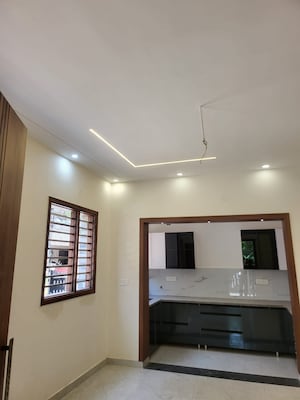 Furnished Amenities in 5 BHK Builder Floor at Sector 4 – for Sale