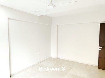 Room in 3 BHK Apartment at Eminente I, Khar West – for Sale