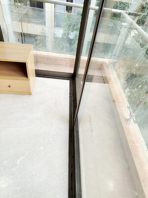 Furnished Amenities in 3 BHK Apartment at Eminente I, Khar West – for Sale