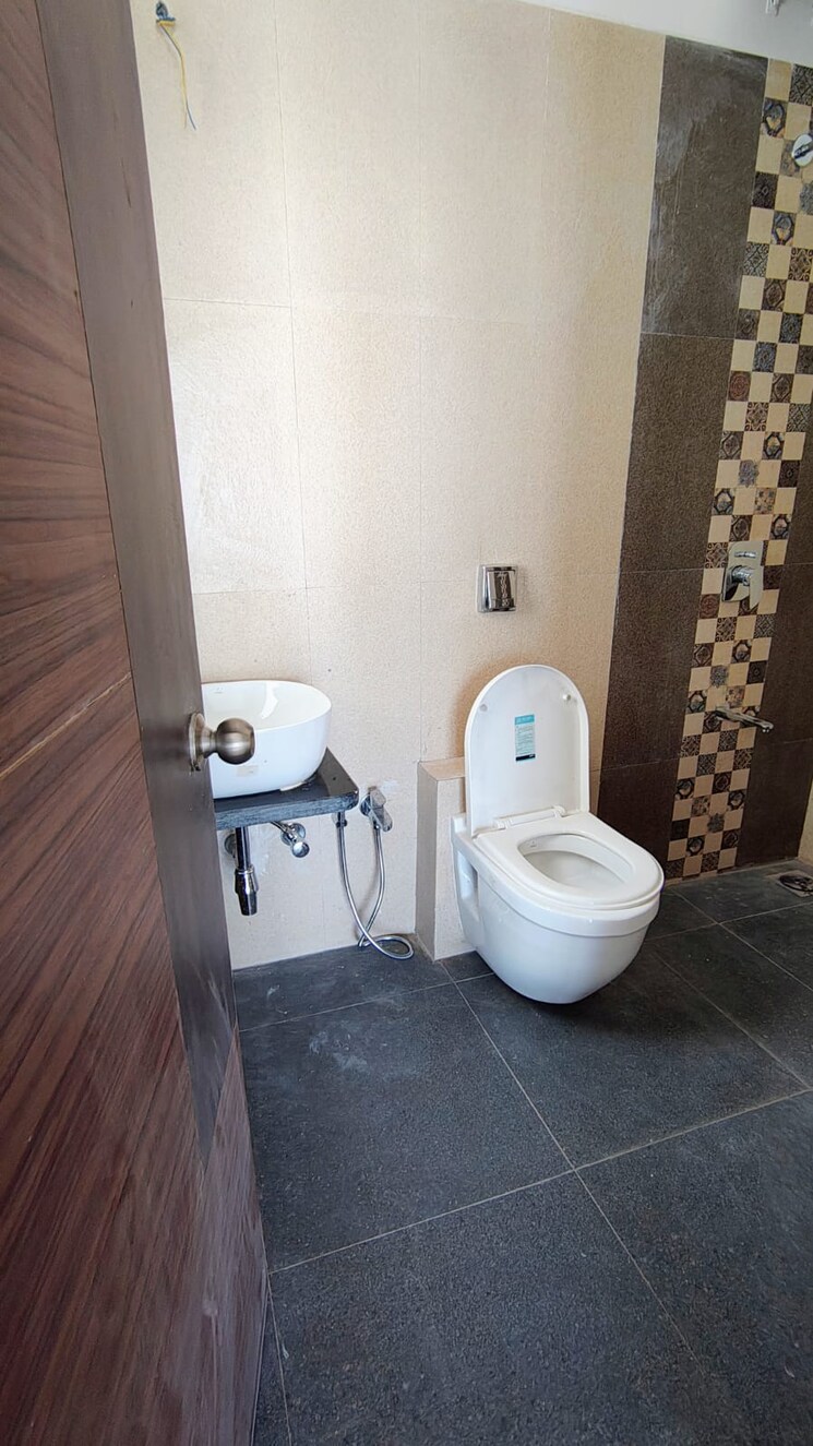 Bathroom, chirag-bhagat-grandeur 2 Bedroom 900 Sq.Ft. Apartment In Malad West Mumbai 9676762