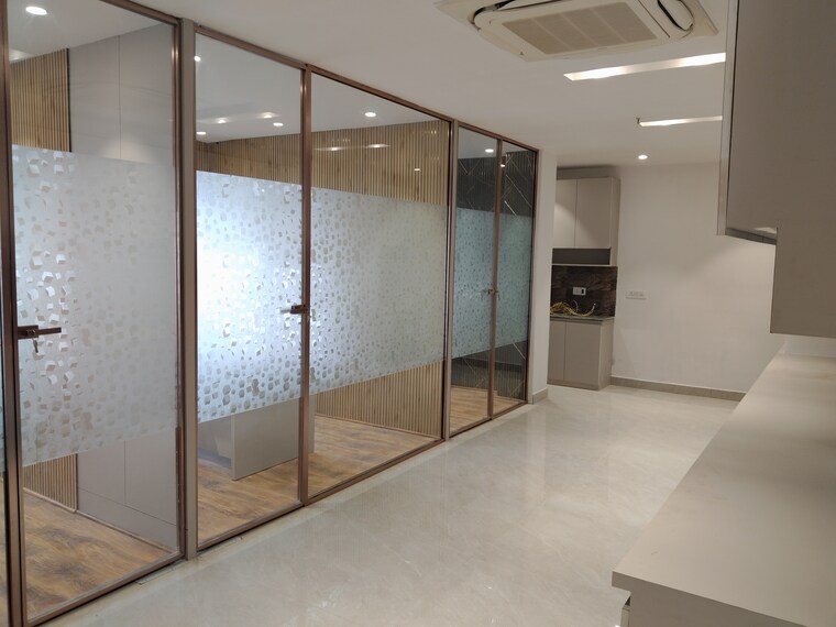 Room, netaji subhash place Commercial Office Space 812 Sq.Ft. In Netaji Subhash Place Delhi 9676864