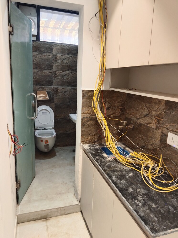 Balcony, netaji subhash place Commercial Office Space 812 Sq.Ft. In Netaji Subhash Place Delhi 9676864