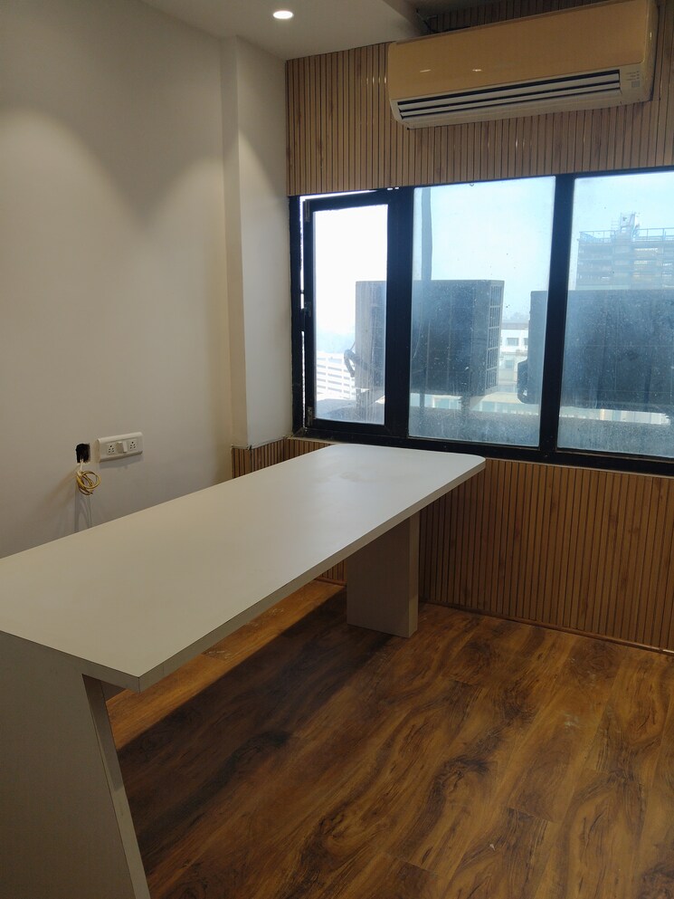 Room, netaji subhash place Commercial Office Space 812 Sq.Ft. In Netaji Subhash Place Delhi 9676864