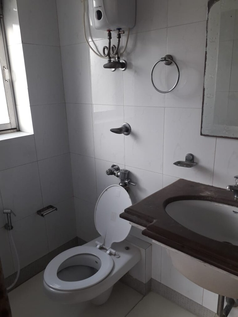 Bathroom, dandelion-apartment 2 Bedroom 806 Sq.Ft. Apartment In Bandra West Mumbai 9676861