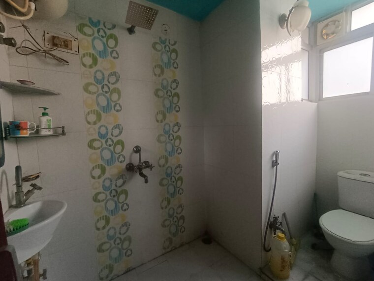 Attached Bathroom, fraser road area 3 Bedroom 1500 Sq.Ft. Apartment In Fraser Road Area Patna 9676929