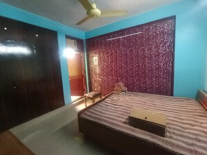 Bedroom in 3 BHK Apartment at Fraser Road Area – for Rent