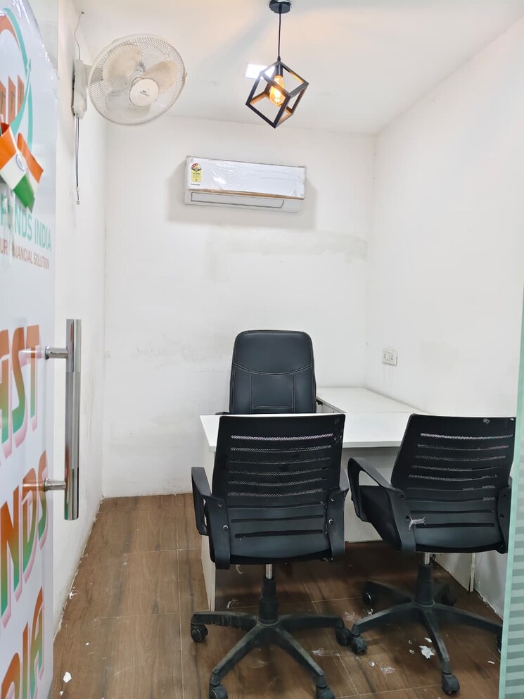 Team Area, sector 63 Commercial Office Space 1100 Sq.Ft. In Sector 63 Noida 9676859