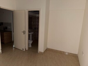 Room in 2 BHK Apartment at Gaur Yamuna City 16th Park View, Gaur Yamuna City – for Rent