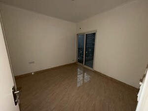 Room in 2 BHK Apartment at Gaur Yamuna City 16th Park View, Gaur Yamuna City – for Rent