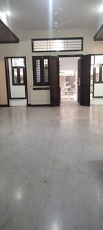 3.5 BHK 1350 Sq.Ft. Builder Floor in P Block Pandav Nagar. 