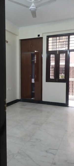 Room in 3.5 BHK Builder Floor at Mayur Vihar Phase 1 – for Rent