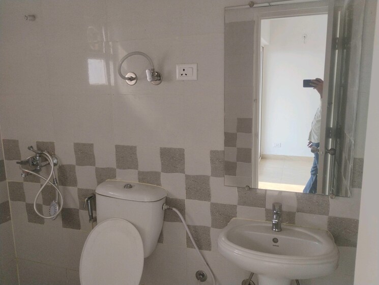 Bathroom, gaur-yamuna-city-16th-park-view 2 Bedroom 1270 Sq.Ft. Apartment In Gaur Yamuna City Greater Noida 9676995