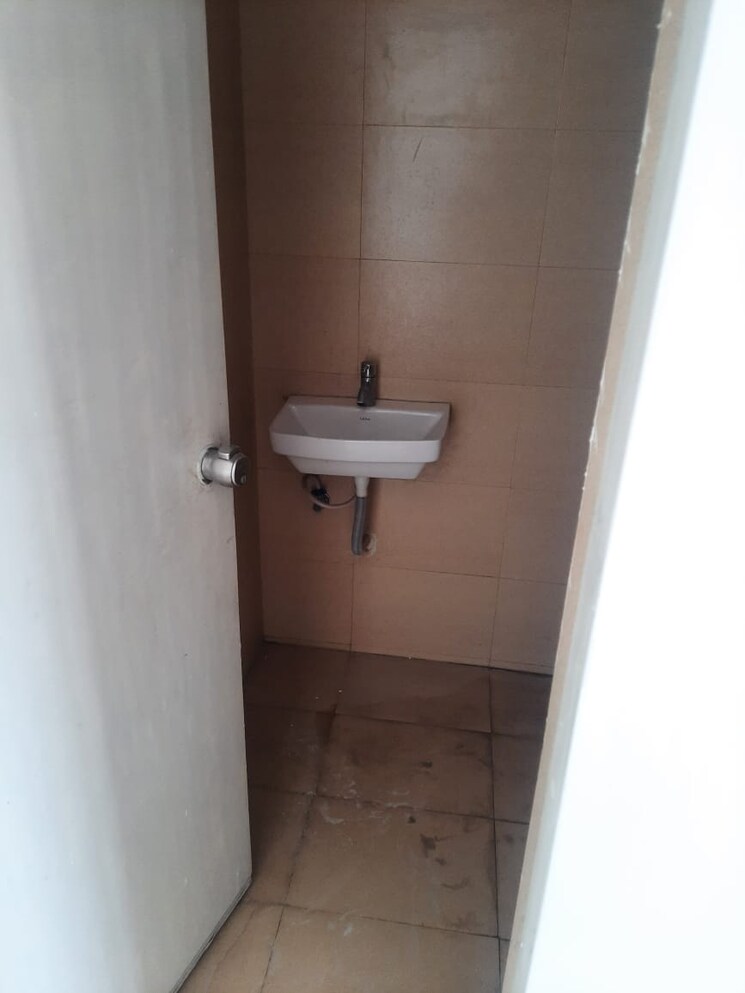 Bathroom, gota Commercial Office Space 949 Sq.Ft. In Gota Ahmedabad 9677081