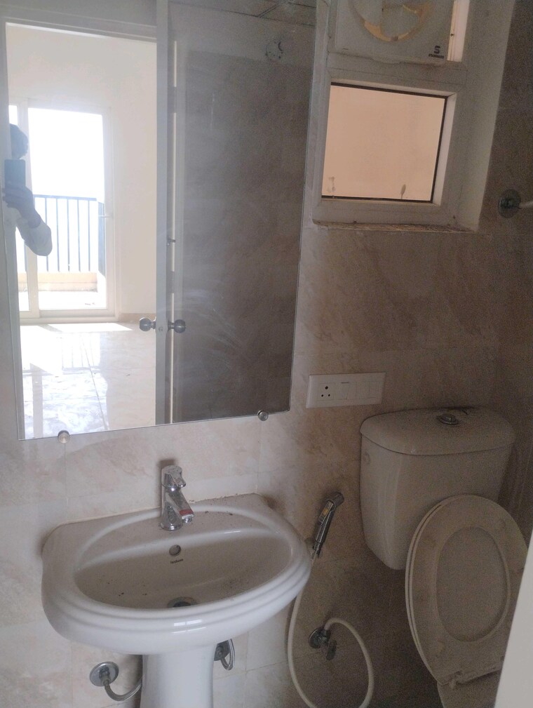 Bathroom, gaur-yamuna-city-16th-park-view 2 Bedroom 1270 Sq.Ft. Apartment In Gaur Yamuna City Greater Noida 9677105