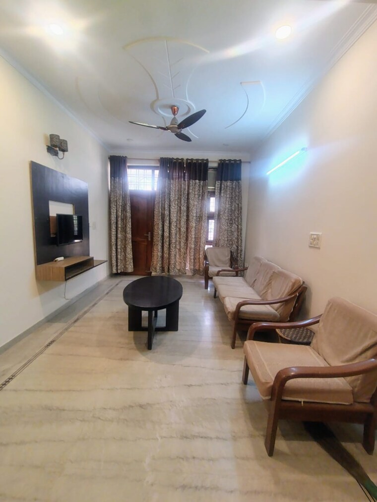 Living Room, sector 22 3 Bedroom 2200 Sq.Ft. Builder Floor In Sector 22 Gurgaon 9677186