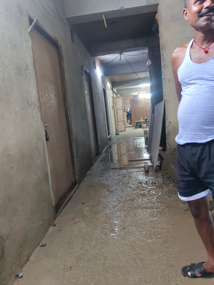  Parking, barabazar market Commercial Office Space 500 Sq.Ft. In Barabazar Market Kolkata 9677168