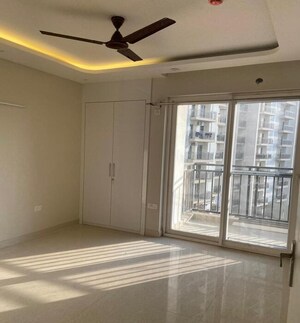 Room in 3 BHK Apartment at Sector 107 – for Sale