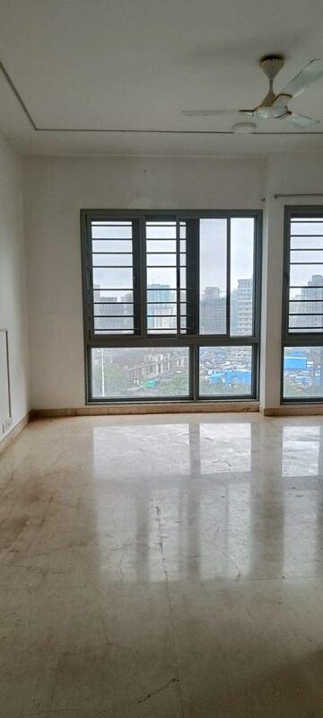 Room in 4 BHK Apartment at Radius Imperial Heights, Goregaon West – for Sale