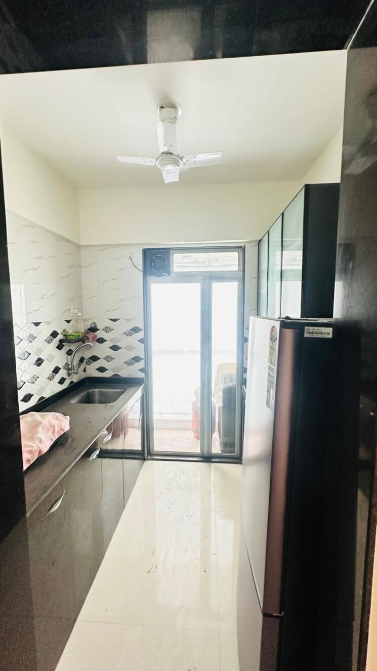 Kitchen, horizon-height 1 Bedroom 450 Sq.Ft. Apartment In Kasarvadavali Thane 9677193