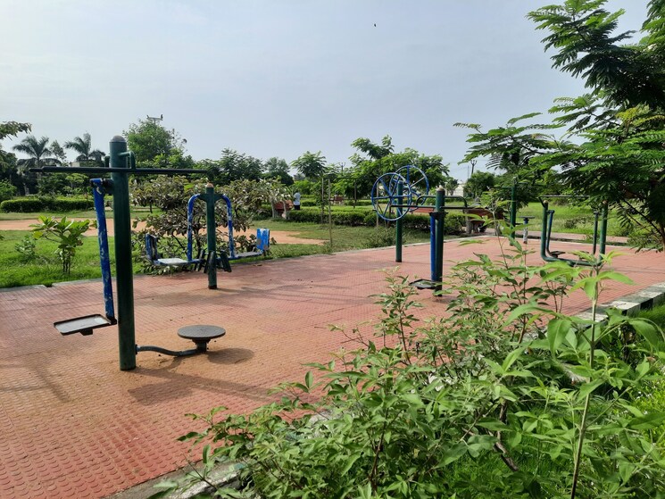 Garden, jewar  250 Sq.Yd. Plot In Jewar Greater Noida 9677191