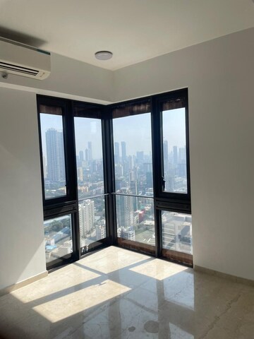 Room in 2 BHK Apartment at Lodha The Park, Worli – for Rent