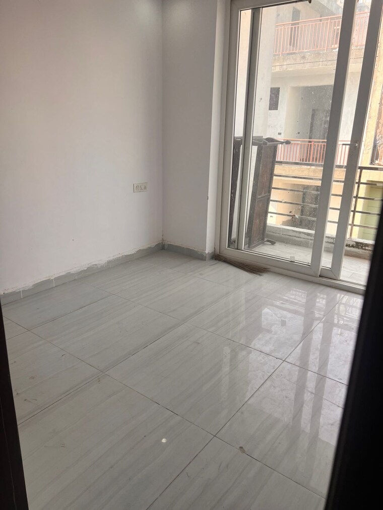 Room, pir machalla 3 Bedroom 1200 Sq.Ft. Apartment In Pir Machalla Zirakpur 9677255