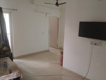 Room in 3 BHK Apartment at Gaur Yamuna City 16th Park View, Gaur Yamuna City – for Sale