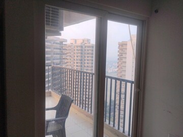 Room in 3 BHK Apartment at Gaur Yamuna City 16th Park View, Gaur Yamuna City – for Sale