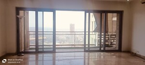 Room in 3.5 BHK Apartment at Radius Imperial Heights, Goregaon West – for Sale