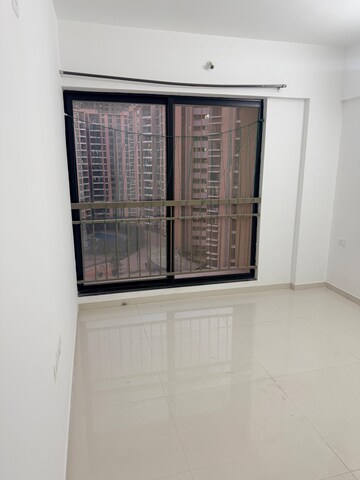 Room in 3 BHK Apartment at Pride World City Kingsbury, Charholi Budruk – for Rent