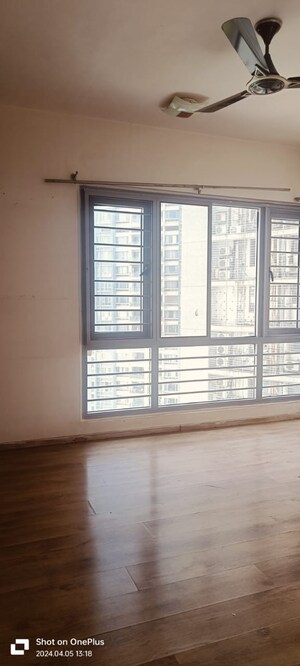 Room in 3.5 BHK Apartment at Radius Imperial Heights, Goregaon West – for Sale