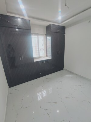 Room in 2 BHK Apartment at solitaire ragavendra, Kondapur – for Rent