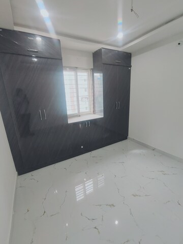 Room in 2 BHK Apartment at solitaire ragavendra, Kondapur – for Rent