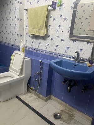 Master Bedroom in 3 BHK Builder Floor at Laxmi Garden Gurgaon, Sector 10a – for Rent