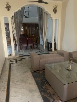 Bathroom in 3 BHK Builder Floor at Laxmi Garden Gurgaon, Sector 10a – for Rent