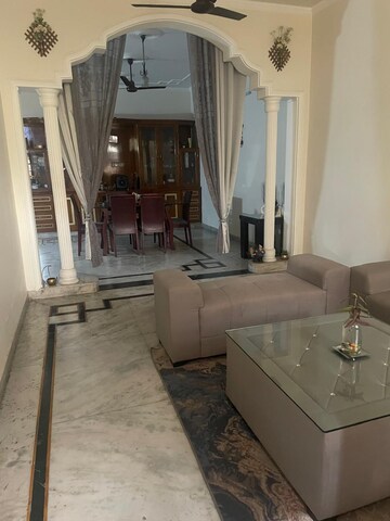 Bathroom in 3 BHK Builder Floor at Laxmi Garden Gurgaon, Sector 10a – for Rent