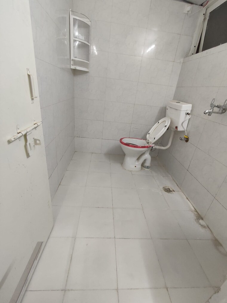 Bathroom, vashisht-heights 3 Bedroom 850 Sq.Ft. Apartment In Sector 87 Faridabad 9677477
