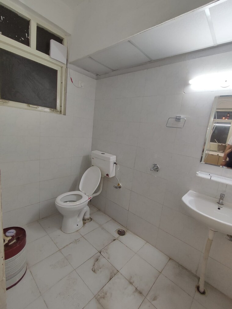 Bathroom, vashisht-heights 3 Bedroom 850 Sq.Ft. Apartment In Sector 87 Faridabad 9677519