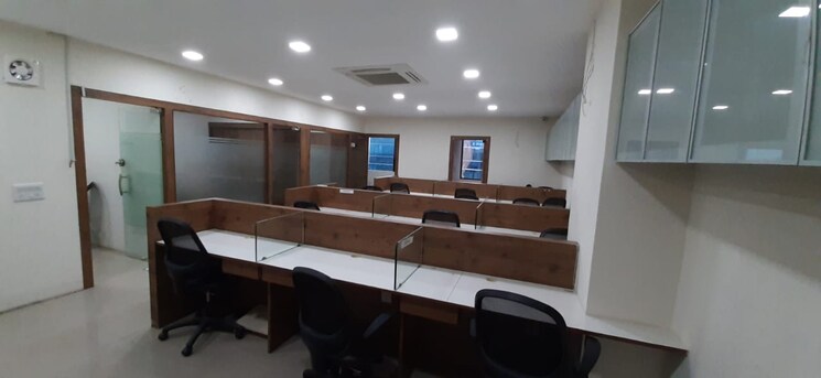 Team Area, sola Commercial Office Space 1450 Sq.Ft. In Sola Ahmedabad 9677494