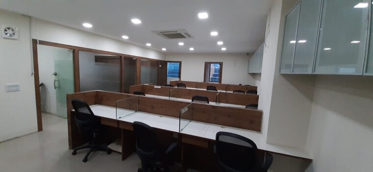 Team Area, sola Commercial Office Space 1450 Sq.Ft. In Sola Ahmedabad 9677494