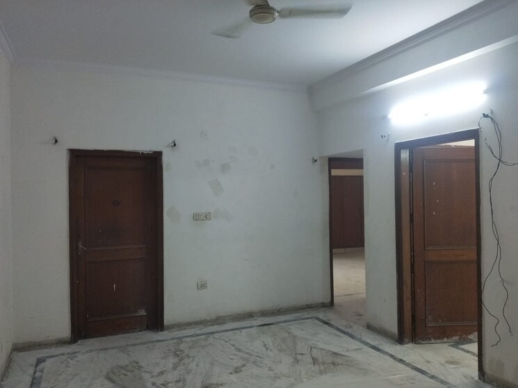 Room, rwa-apartments-sector-40 3 Bedroom 450 Sq.Mt. Independent House In Sector 40 Noida 9677605