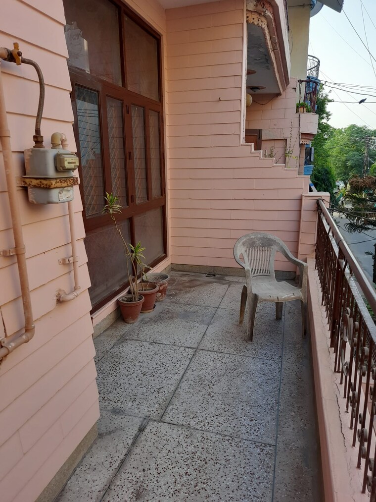 Balcony, rwa-apartments-sector-50 3.5 Bedroom 112 Sq.Mt. Independent House In Sector 50 Noida 9677610