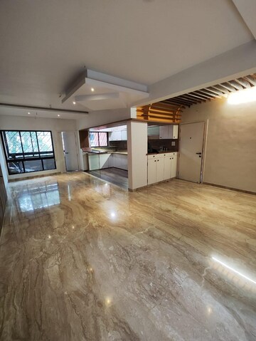 Room in 2 BHK Apartment at Clover Trump, Koregaon Park – for Rent