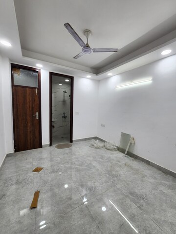 Room in 2 BHK Builder Floor at Chattarpur – for Rent